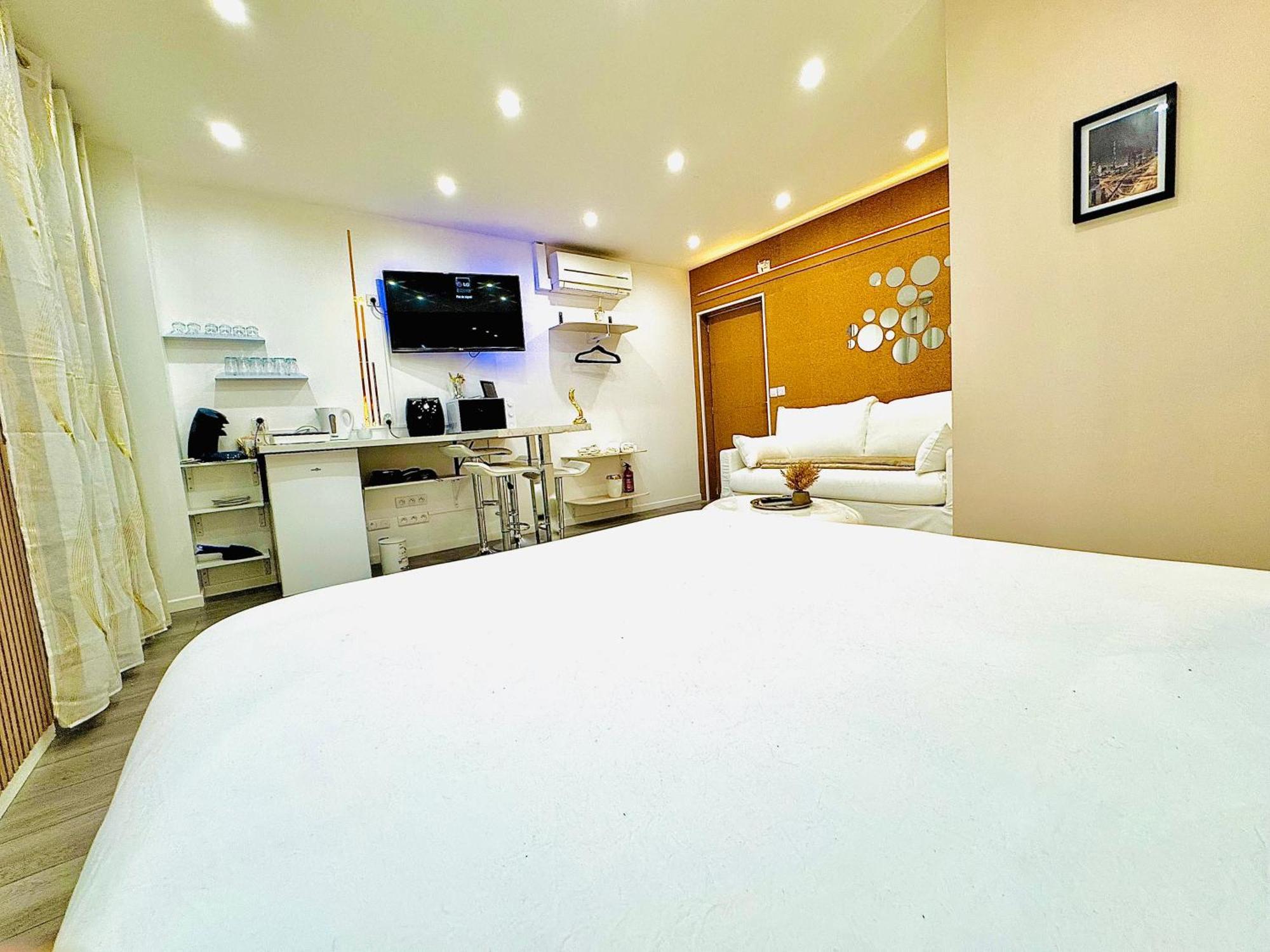 Worldroom Chambre Privee Avec Espace Commun Perpignan Extérieur photo